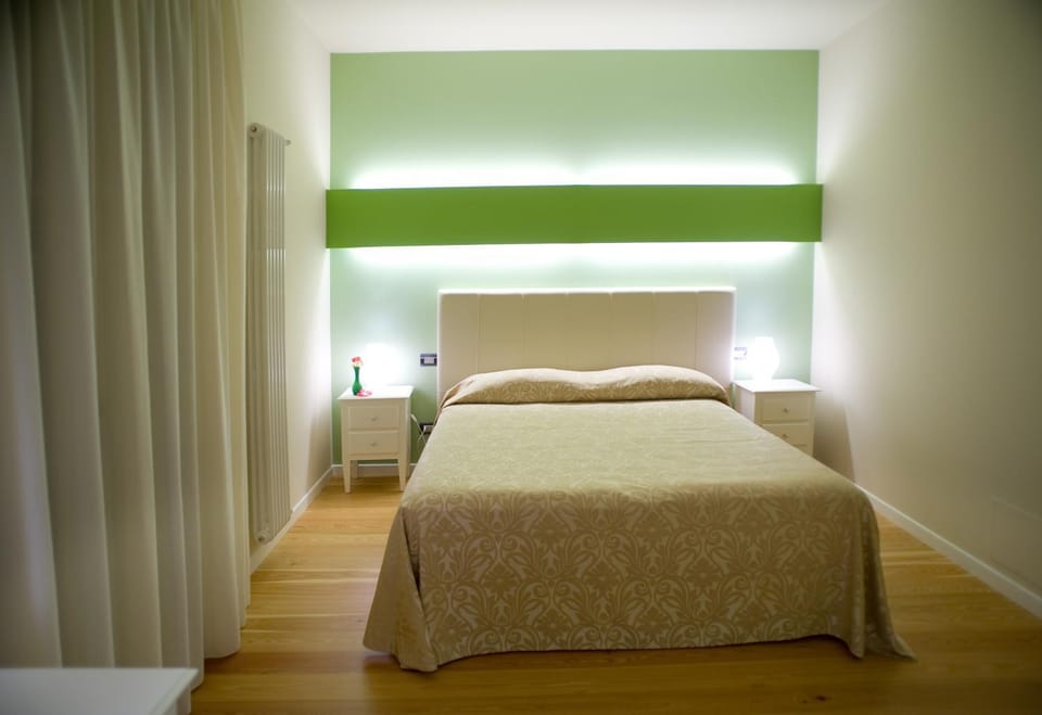 Shower, Toilet, Garden, Bathroom, TV and multimedia, Balcony/Terrace, Dining area, Bedroom