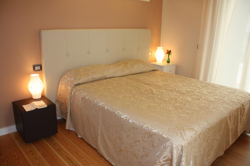 Day, Other, Bedroom, Drinks
