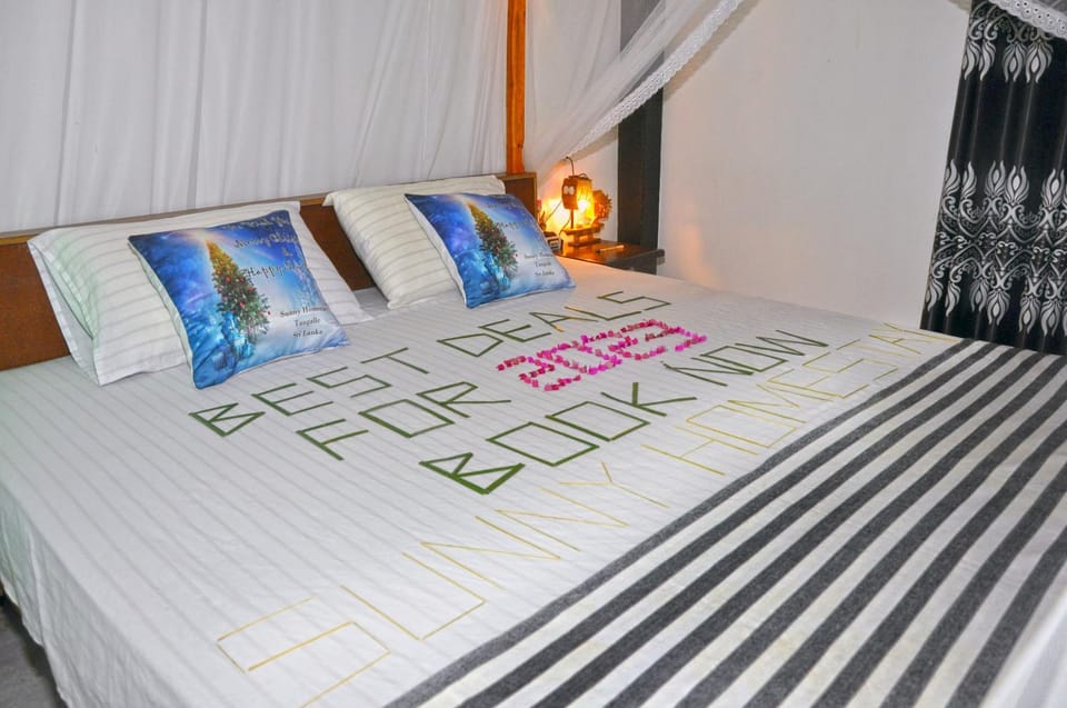 Property building, Bed, Decorative detail, Bedroom