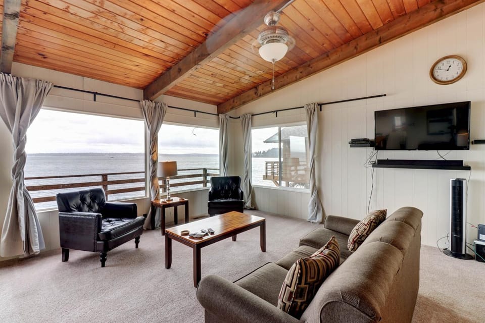 Rockaway Beach View House in Bainbridge Island