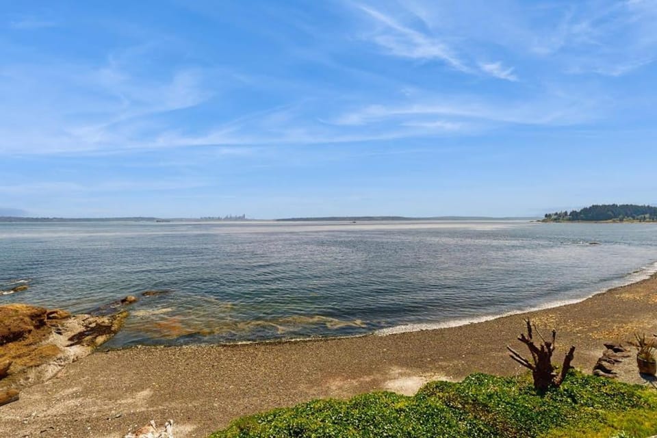 Rockaway Beach View Apartment in Bainbridge Island