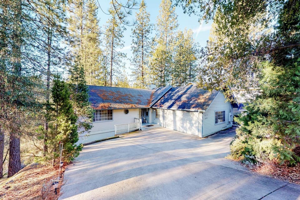 Escape to Yosemite House in Groveland