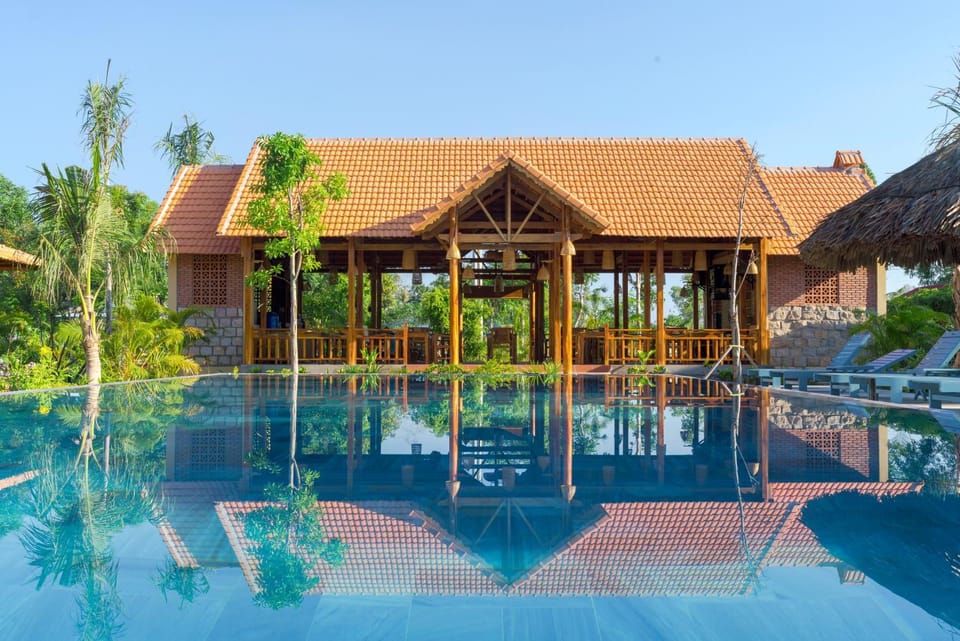 Property building, Swimming pool, Swimming pool