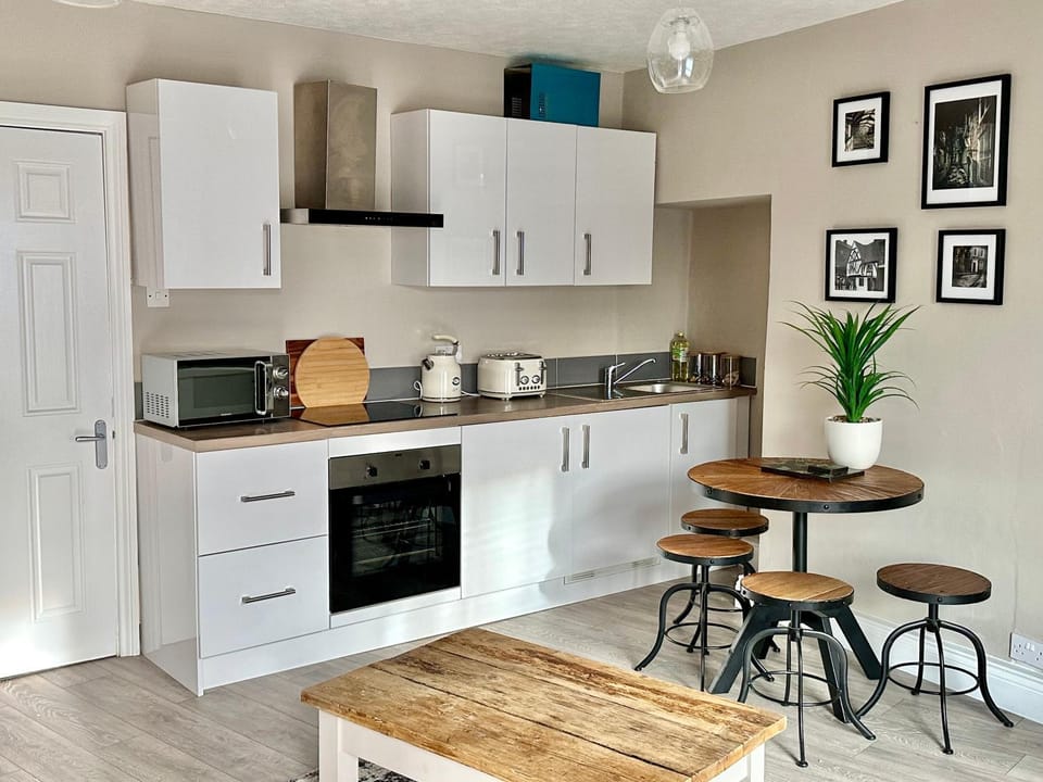 Dining area, kitchen
