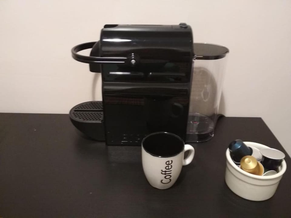 Kitchen or kitchenette, Food and drinks, Communal kitchen, Continental breakfast