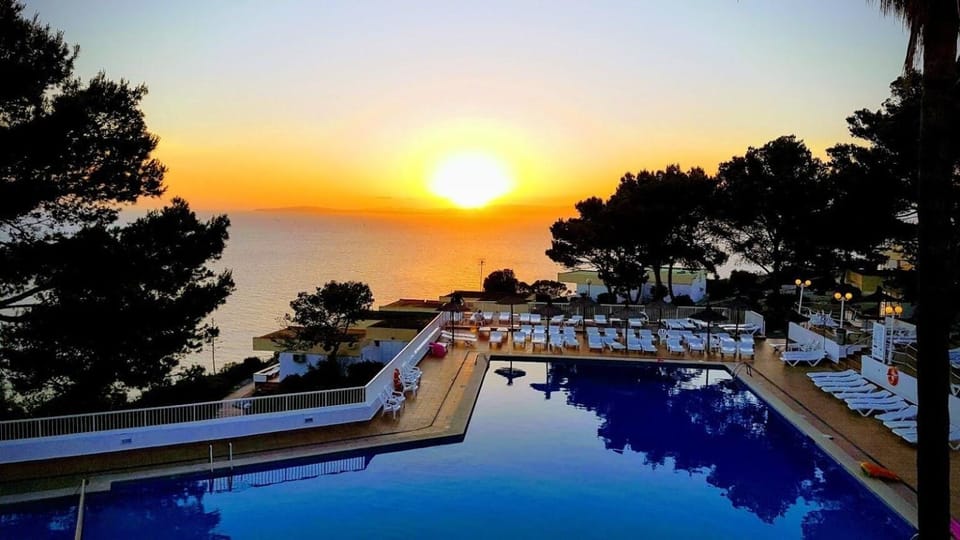 Natural landscape, Pool view, Sea view, Swimming pool, Sunset, sunbed