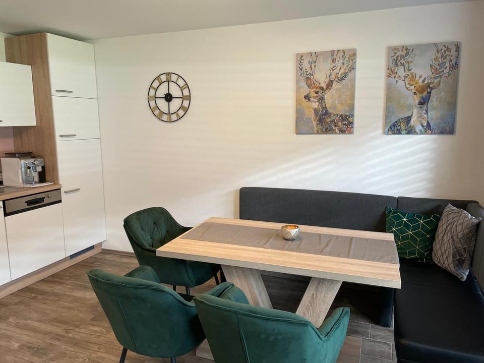 Kitchen or kitchenette, Seating area, Dining area