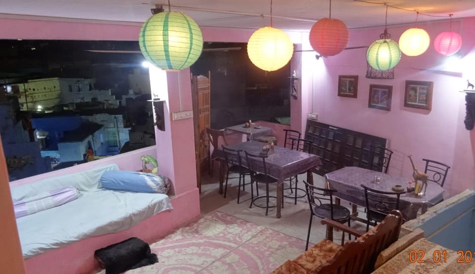 Restaurant/places to eat, View (from property/room), Balcony/Terrace, Seating area, Dining area, City view, Street view