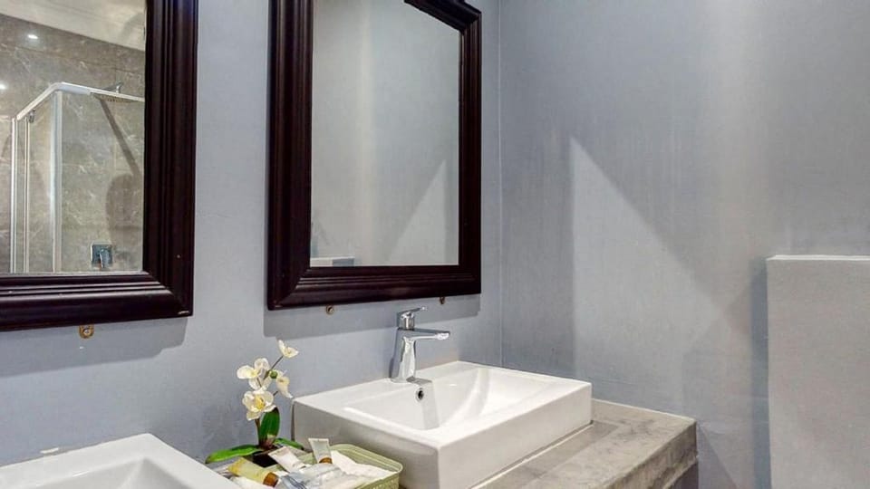 Bathroom, towels