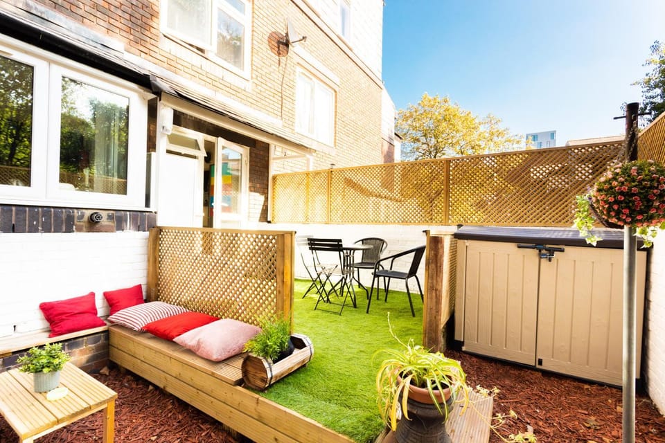 Patio, Seating area