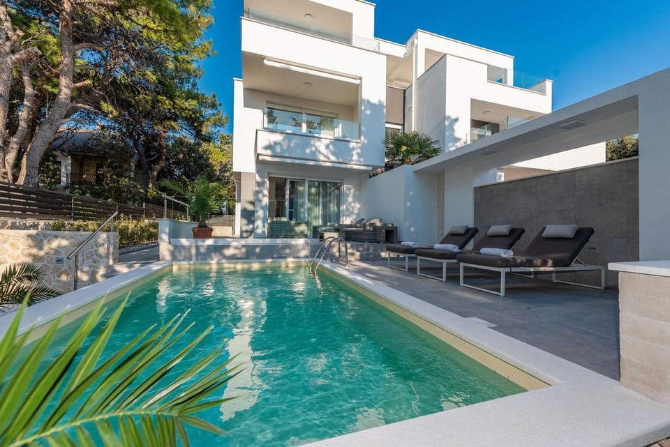 Patio, Swimming pool, Swimming pool