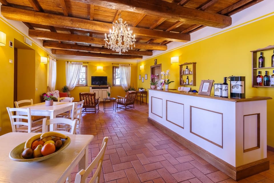 Communal lounge/ TV room, Lobby or reception