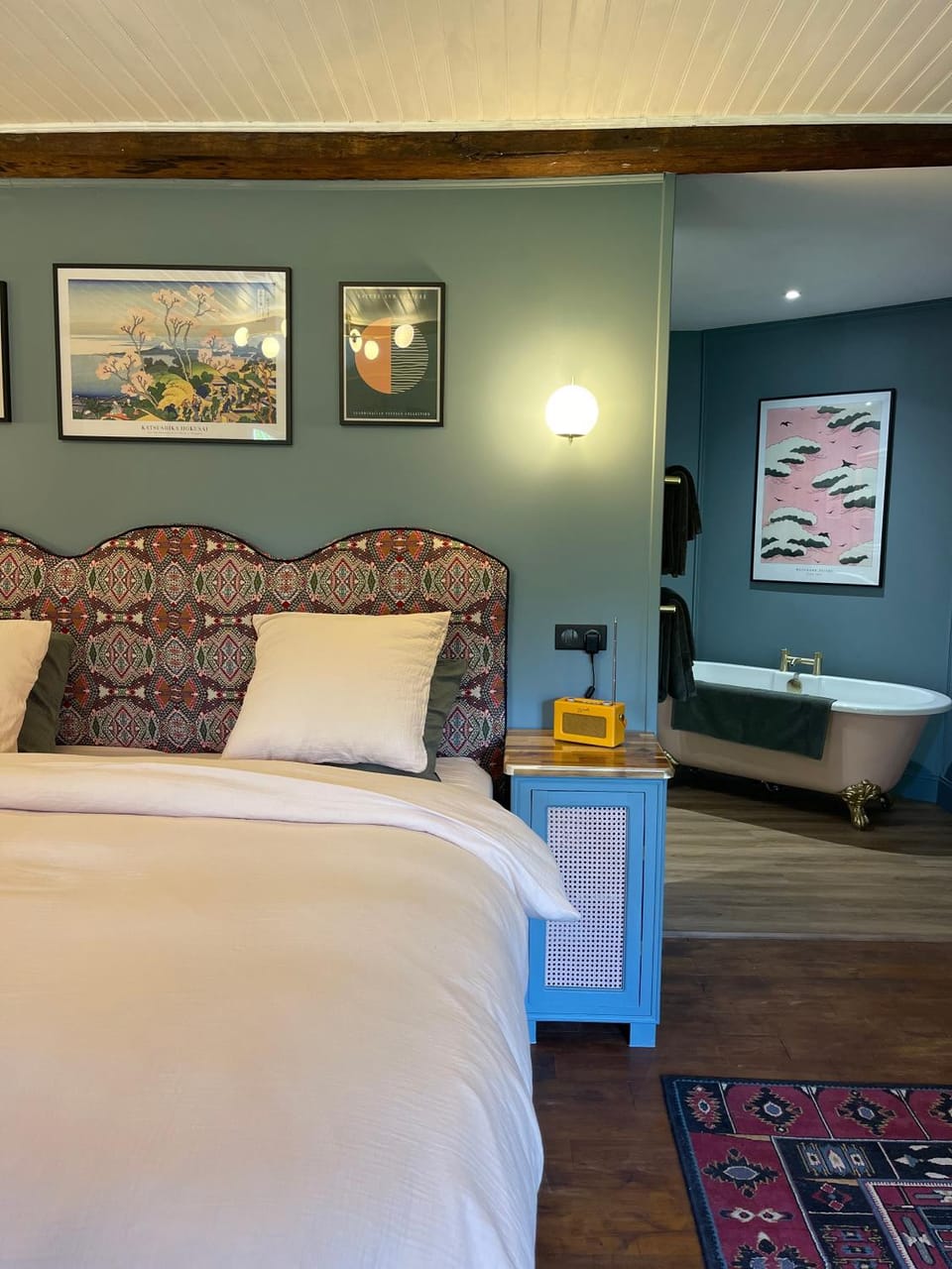 Shower, TV and multimedia, Coffee/tea facilities, Seating area, Bedroom, Garden view, Alcoholic drinks, Bath, minibar, towels