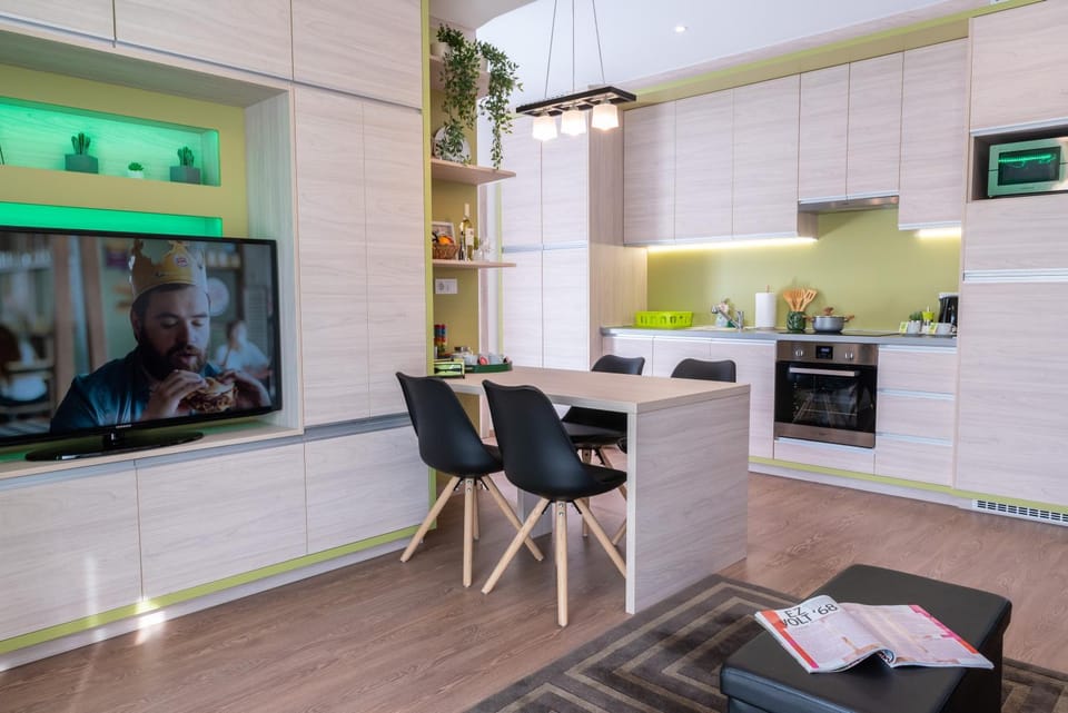 TV and multimedia, Living room, Dining area