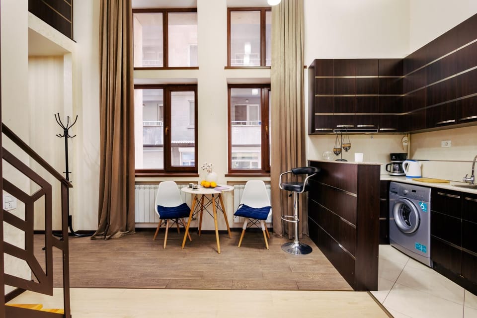 Kitchen or kitchenette, Dining area, stove