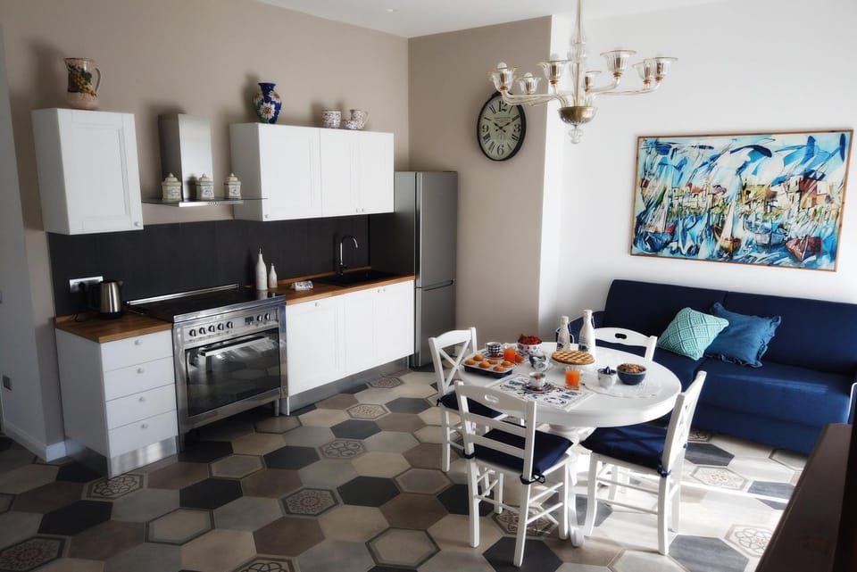 Kitchen or kitchenette, Living room