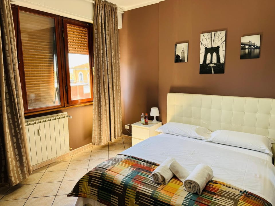 Bed, towels
