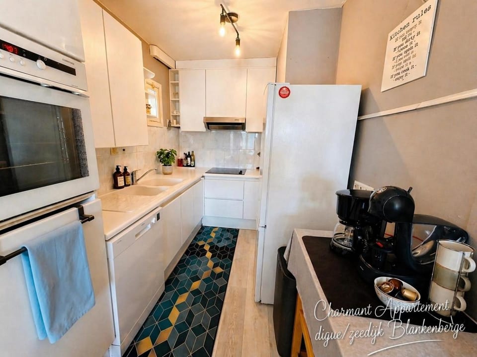 Coffee/tea facilities, kitchen
