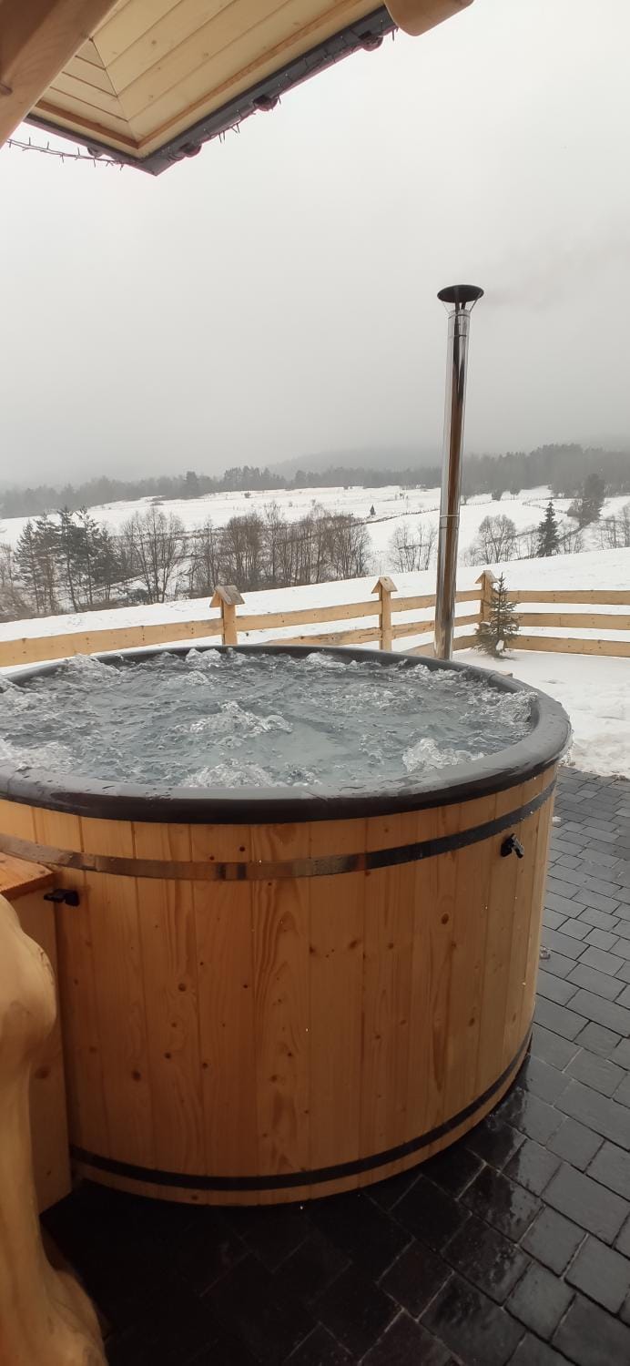 Góralskie Domki na Podhalu z jacuzzi Nature lodge in Lesser Poland Voivodeship