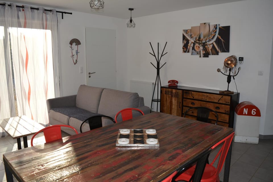 Living room, Dining area