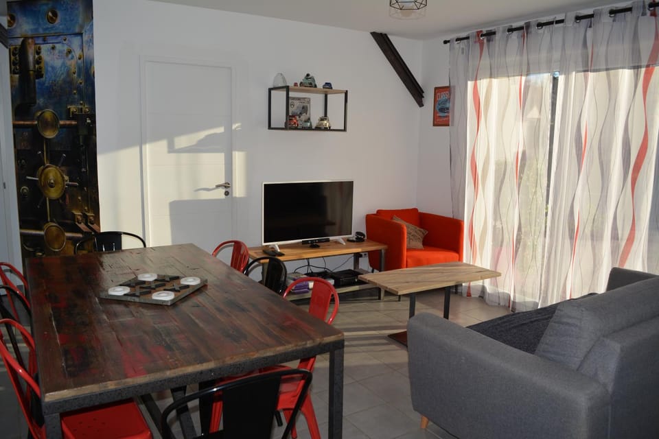 Communal lounge/ TV room, TV and multimedia, Living room, Seating area