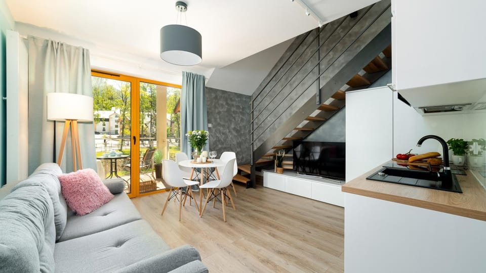 TV and multimedia, Kitchen or kitchenette, Living room, Seating area, Dining area