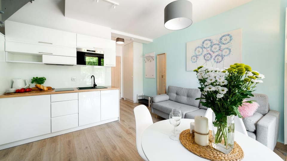 TV and multimedia, Kitchen or kitchenette, Living room, Seating area, Dining area