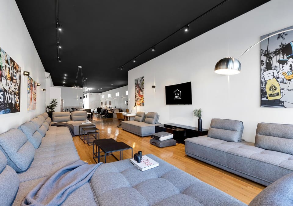 Living room, Seating area