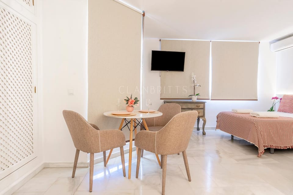 Seating area, Dining area, Bedroom