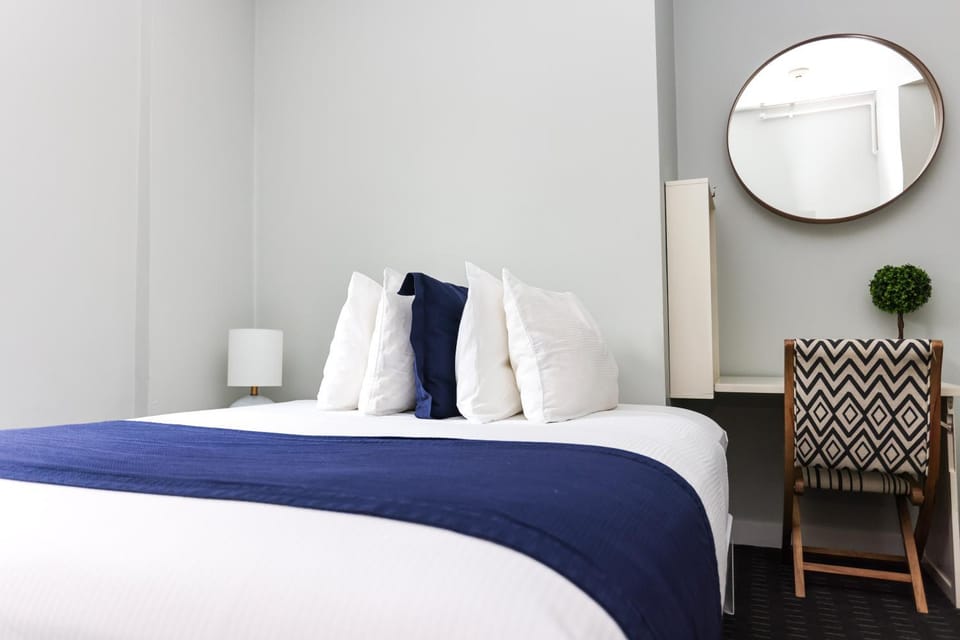 Cozy Studio on Newbury Street, #1 Apartment in Back Bay
