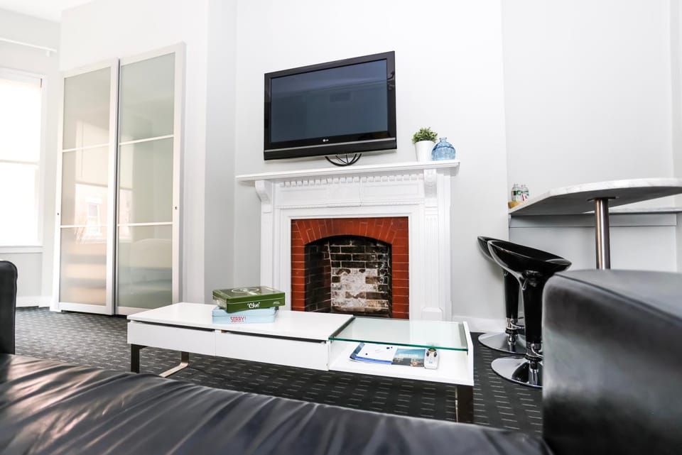 Stylish Newbury Street Studio, #2 Apartment in Back Bay