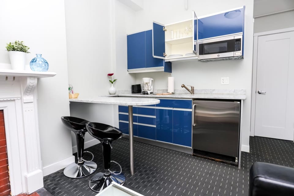 Stylish Newbury Street Studio, #2 Apartment in Back Bay