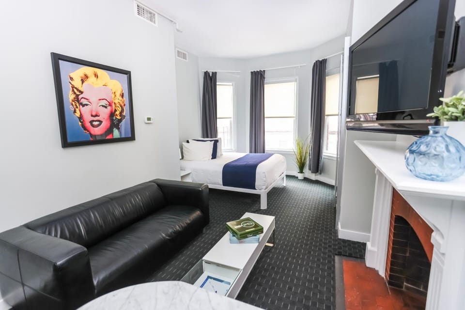 Stylish Newbury Street Studio, #2 Apartment in Back Bay