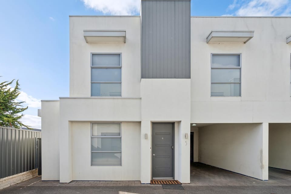 West Croydon Condo House in Adelaide