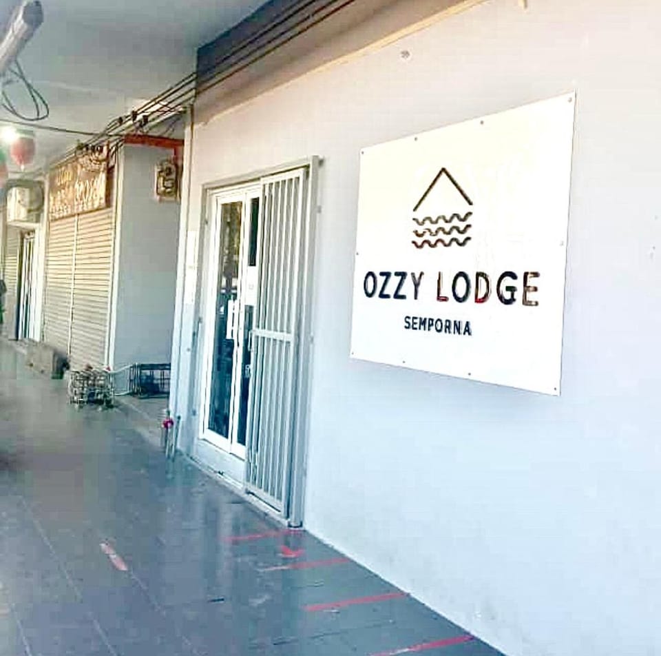 Ozzy Lodge Semporna Inn in Sabah