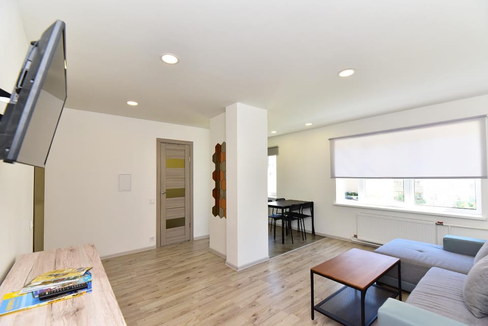 TV and multimedia, Living room, Seating area, Dining area