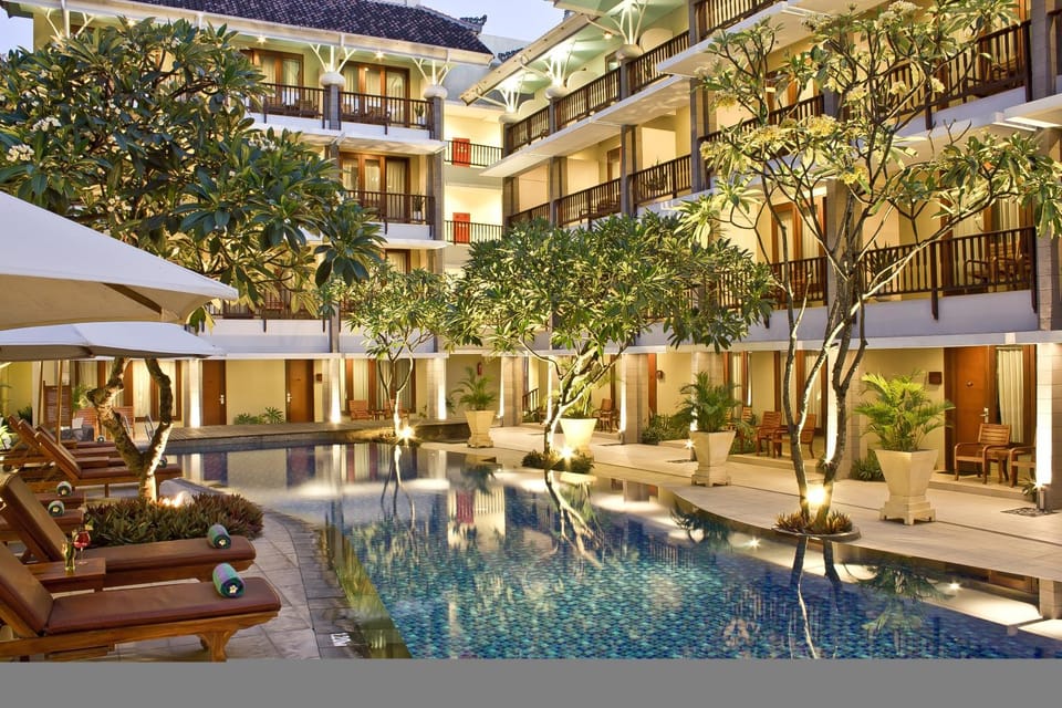 Facade/entrance, Swimming pool