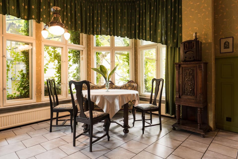 Communal lounge/ TV room, Living room