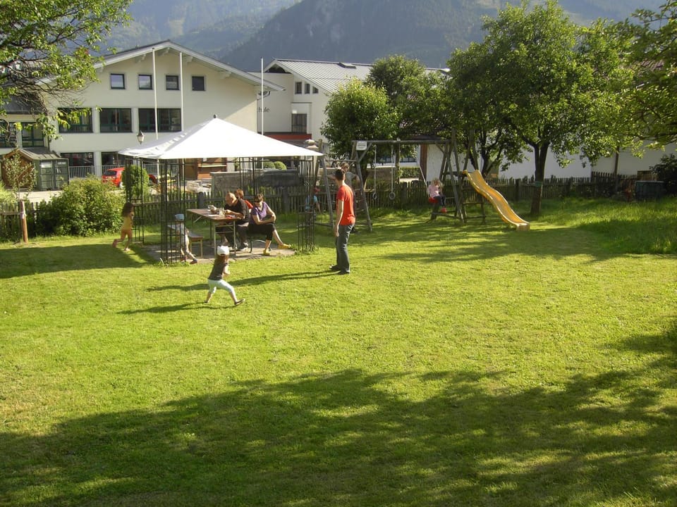 Property building, Day, Garden, group of guests