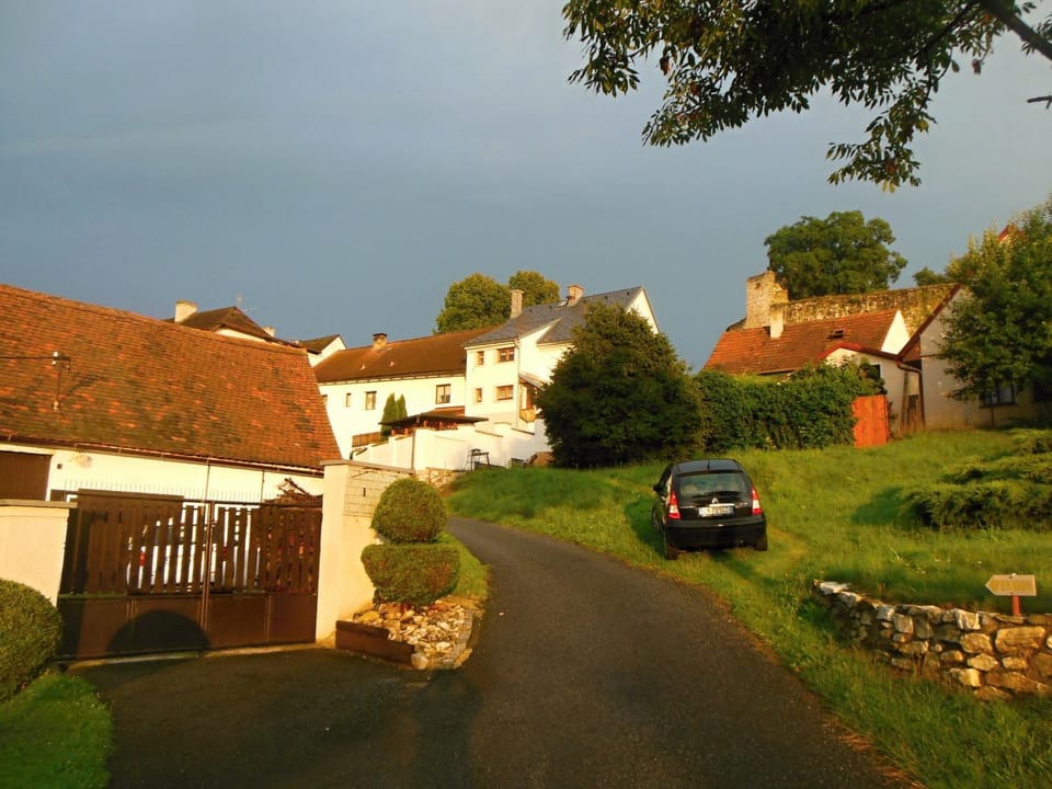 Property building, Facade/entrance, Neighbourhood, Summer
