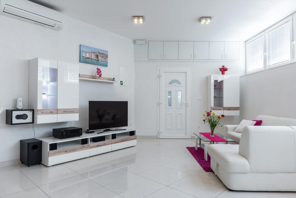 Luxury Sensation spacious & free private garage Apartment in Dubrovnik