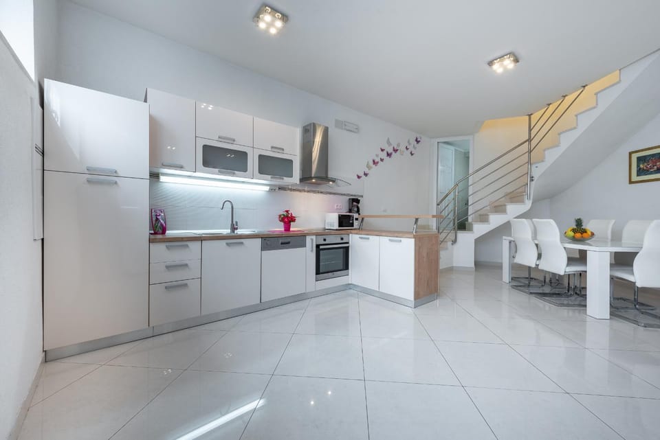 Luxury Sensation spacious & free private garage Apartment in Dubrovnik