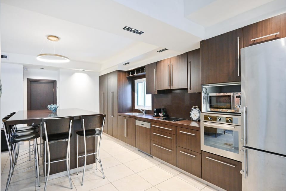 Kitchen or kitchenette, Dining area, minibar, pet friendly, stove