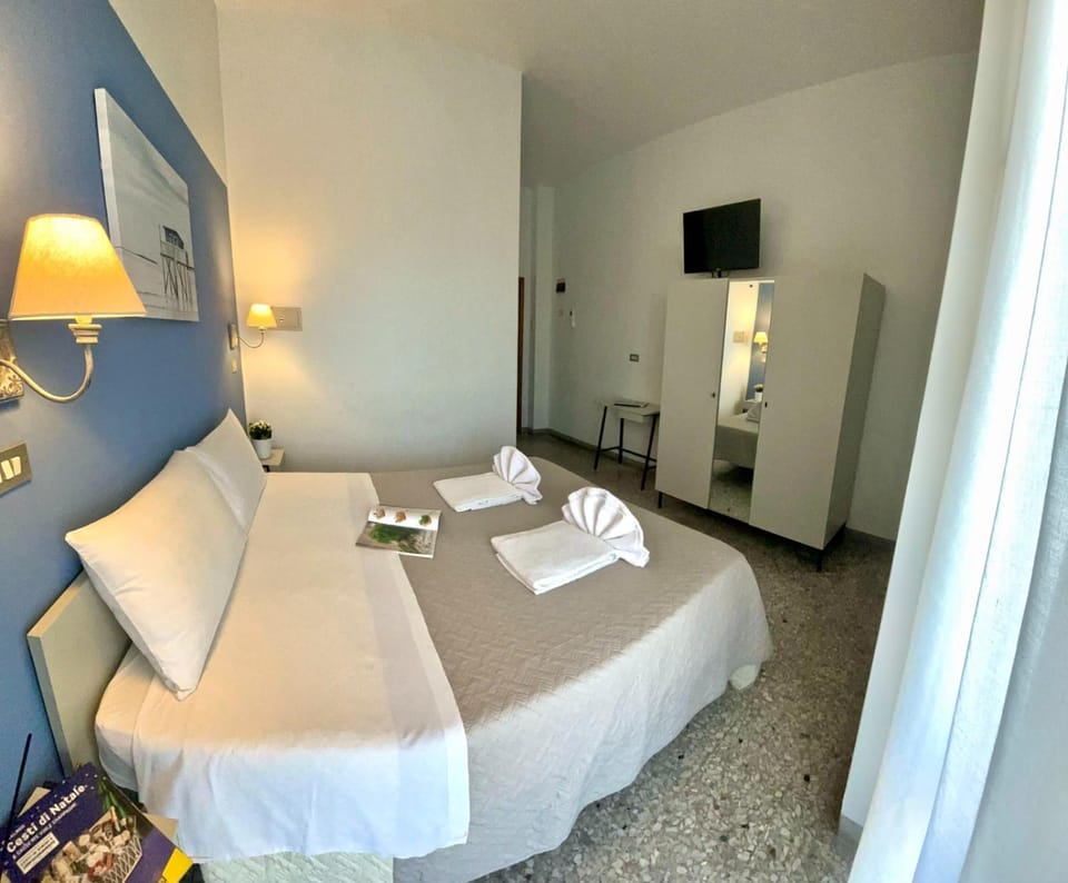 Photo of the whole room, Bedroom, towels