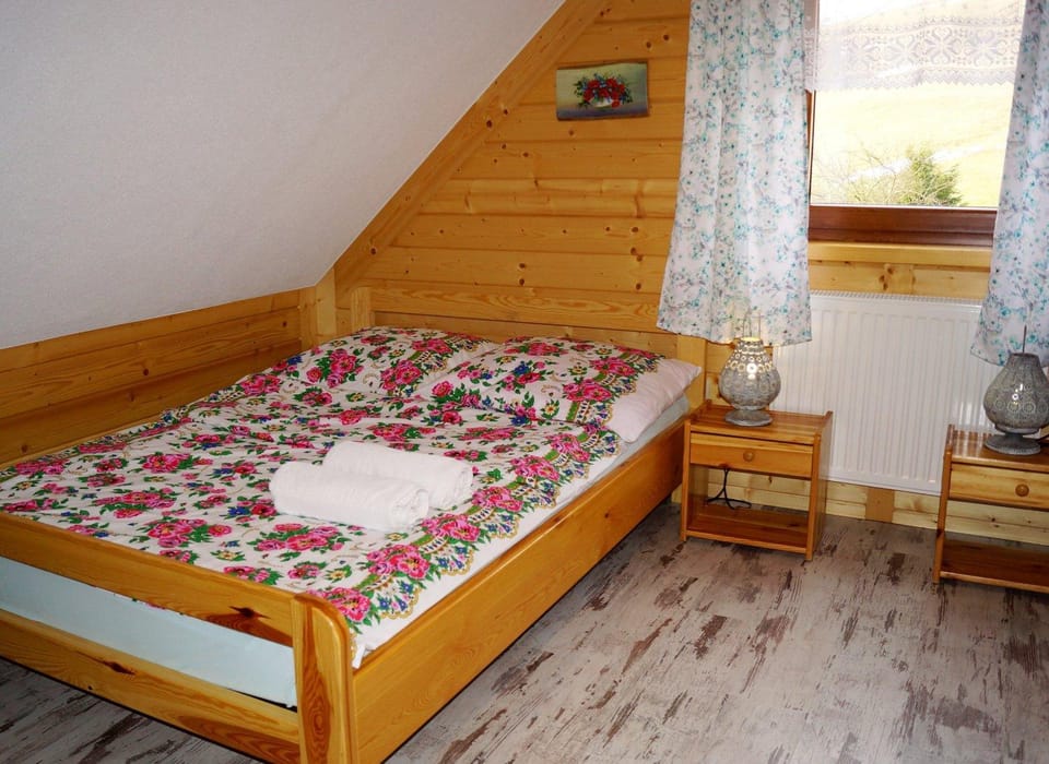 Bed, Other, Other, Other, Photo of the whole room, Seating area, Bedroom, towels, towels