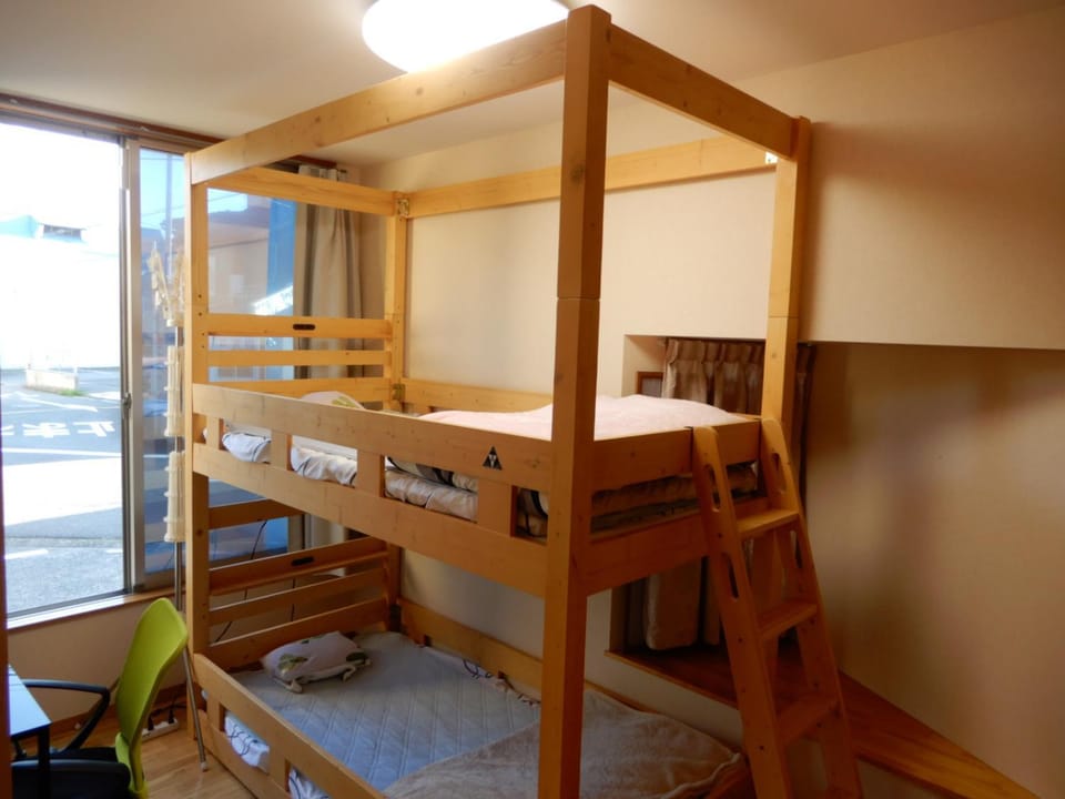 Tottori Guest House Miraie BASE Bed and Breakfast in Japan
