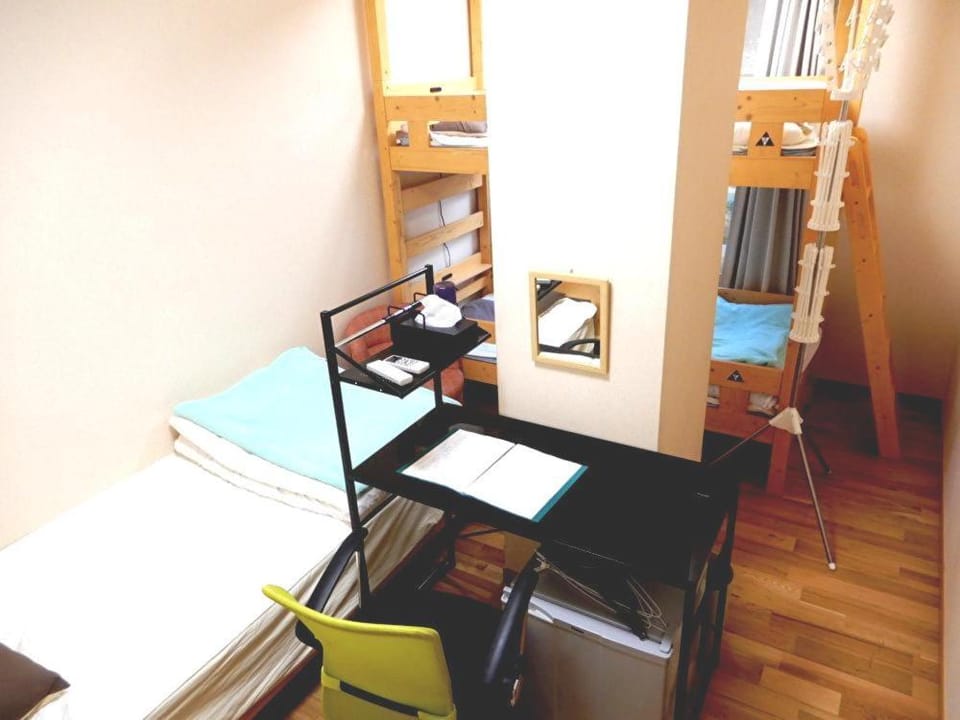Tottori Guest House Miraie BASE Bed and Breakfast in Japan