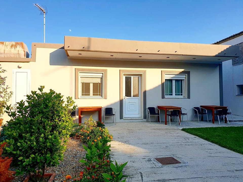 Property building, Facade/entrance, Garden view