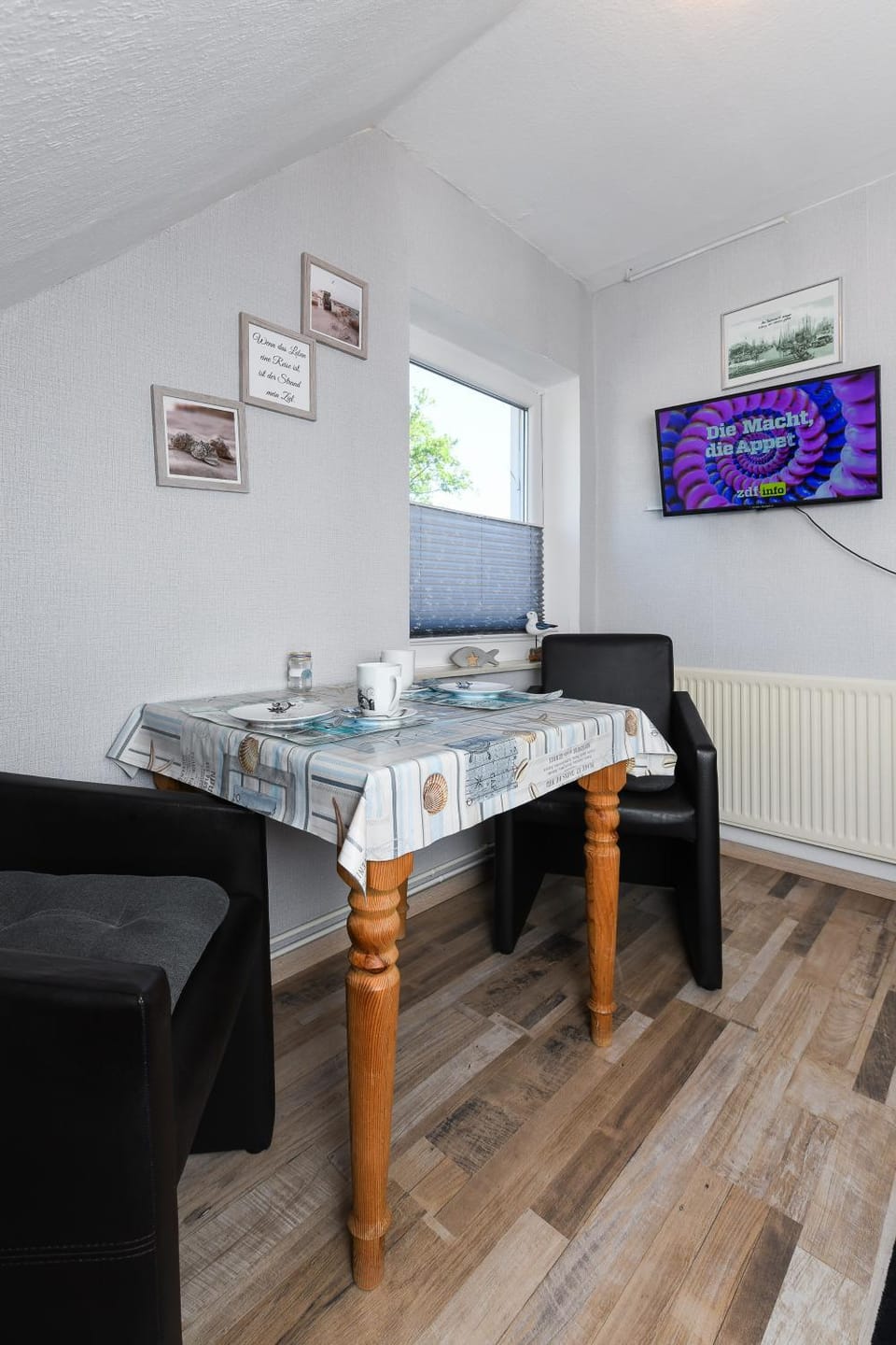TV and multimedia, Seating area, Dining area