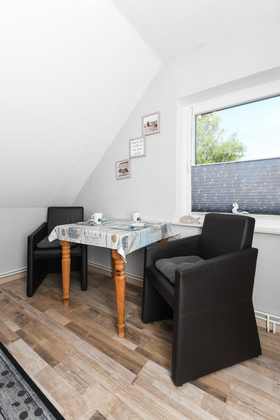 Seating area, Dining area